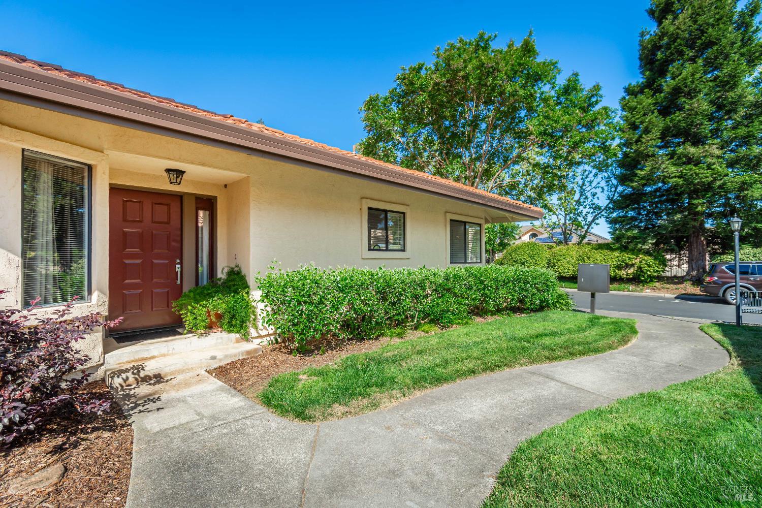 Detail Gallery Image 8 of 39 For 33 Fountain Grove Cir, Napa,  CA 94558 - 2 Beds | 2 Baths