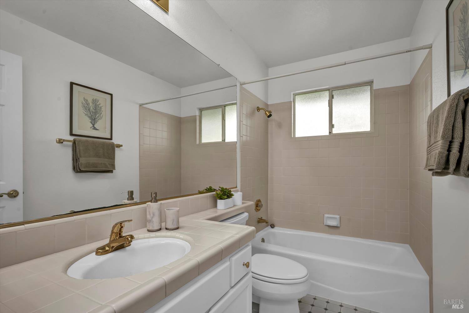 Detail Gallery Image 14 of 31 For 430 Woodley Pl, Santa Rosa,  CA 95409 - 2 Beds | 2 Baths