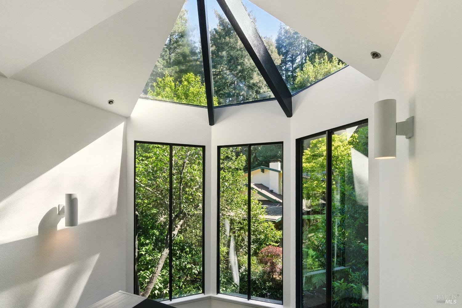 Detail Gallery Image 54 of 97 For 119 Marguerite Ave, Mill Valley,  CA 94941 - 6 Beds | 4/1 Baths