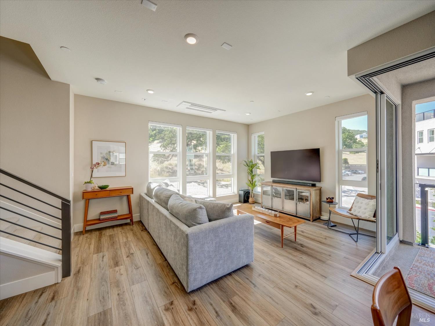 Detail Gallery Image 10 of 41 For 226 Verandah Ave, Novato,  CA 94945 - 3 Beds | 2/1 Baths