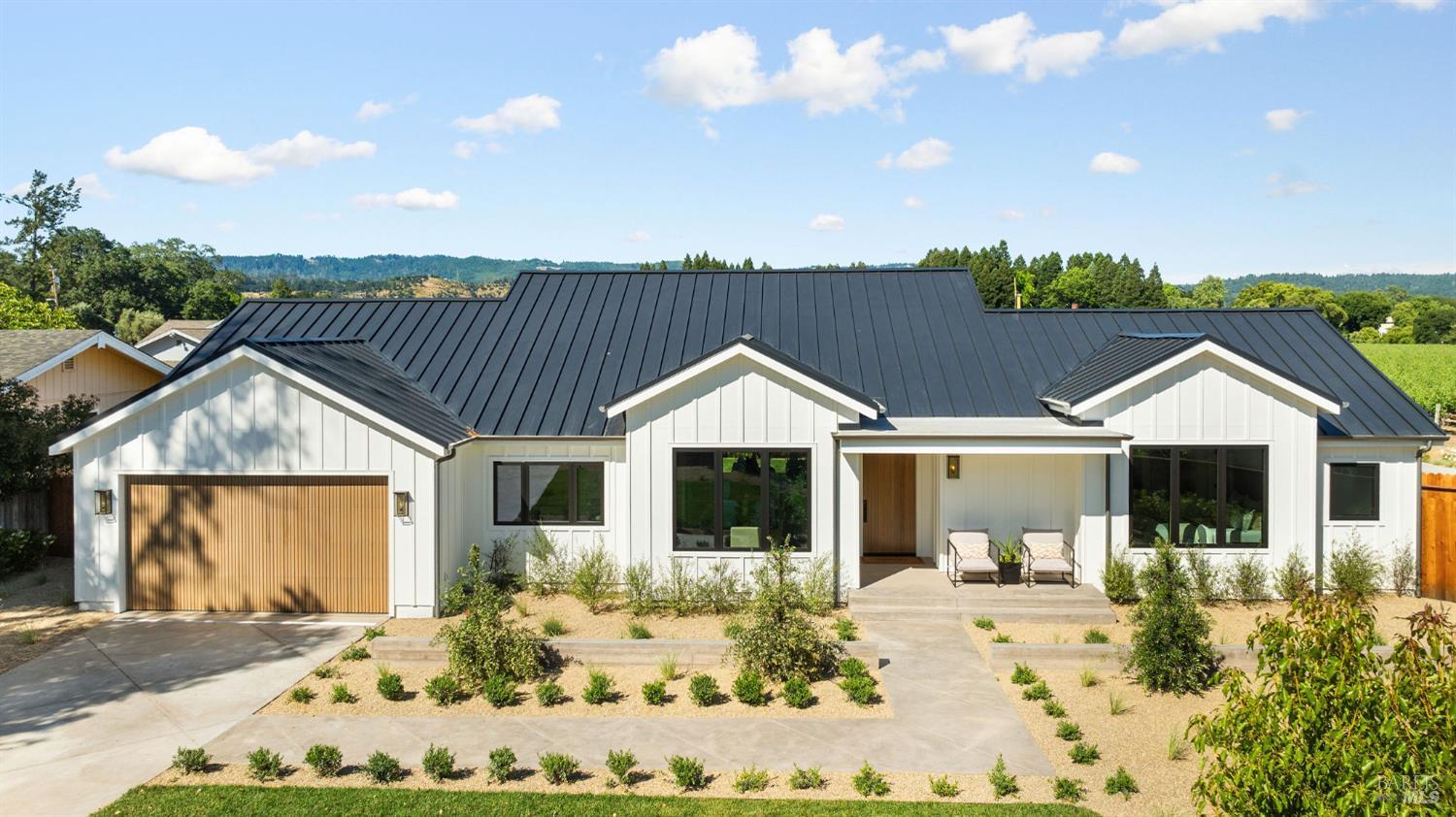 Detail Gallery Image 3 of 54 For 1597 Arrowhead Dr, Saint Helena,  CA 94574 - 3 Beds | 3/1 Baths
