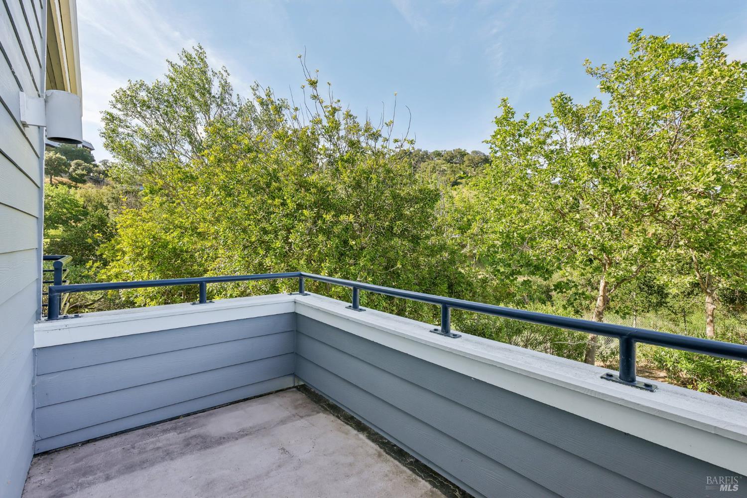 Detail Gallery Image 12 of 28 For 9 Gable Ct, San Rafael,  CA 94903 - 3 Beds | 2 Baths