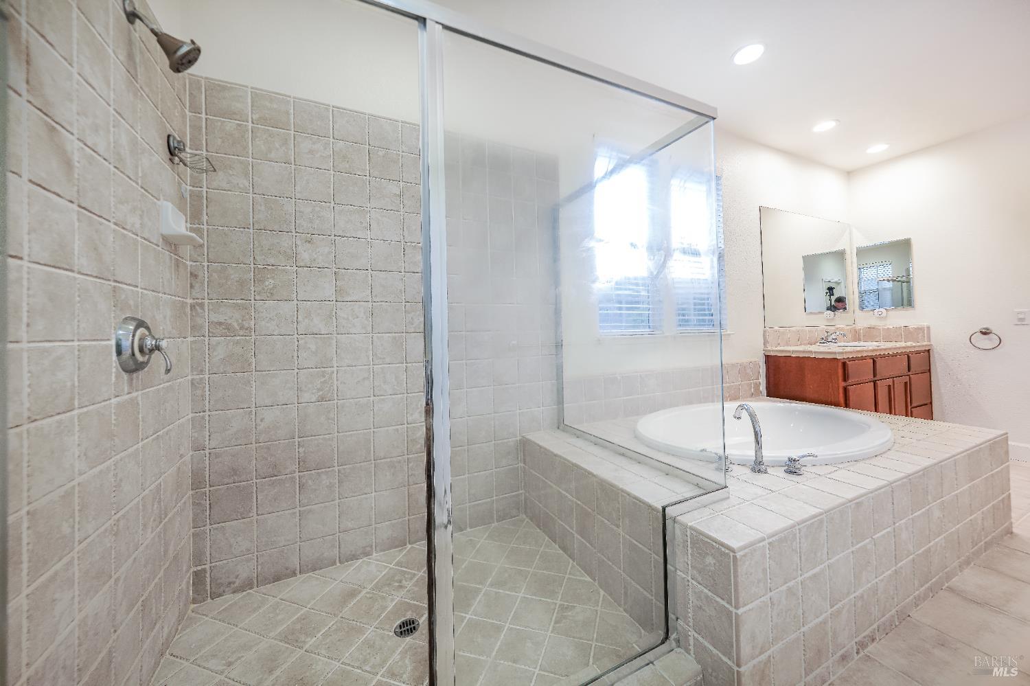 Detail Gallery Image 16 of 19 For 1759 Emma Way, Petaluma,  CA 94954 - 4 Beds | 2/1 Baths