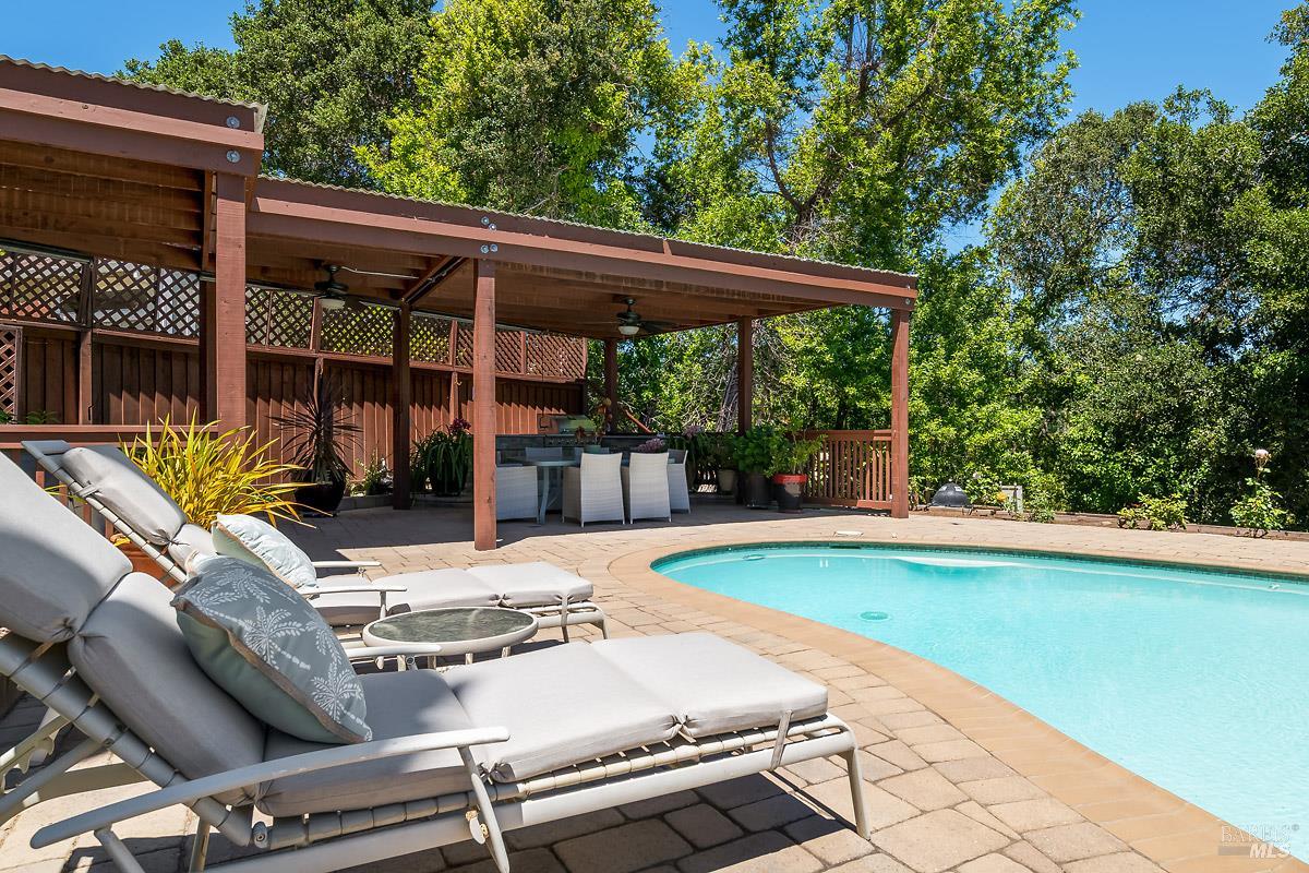 Detail Gallery Image 41 of 53 For 25 Wimbledon Ct, Novato,  CA 94949 - 4 Beds | 3/1 Baths