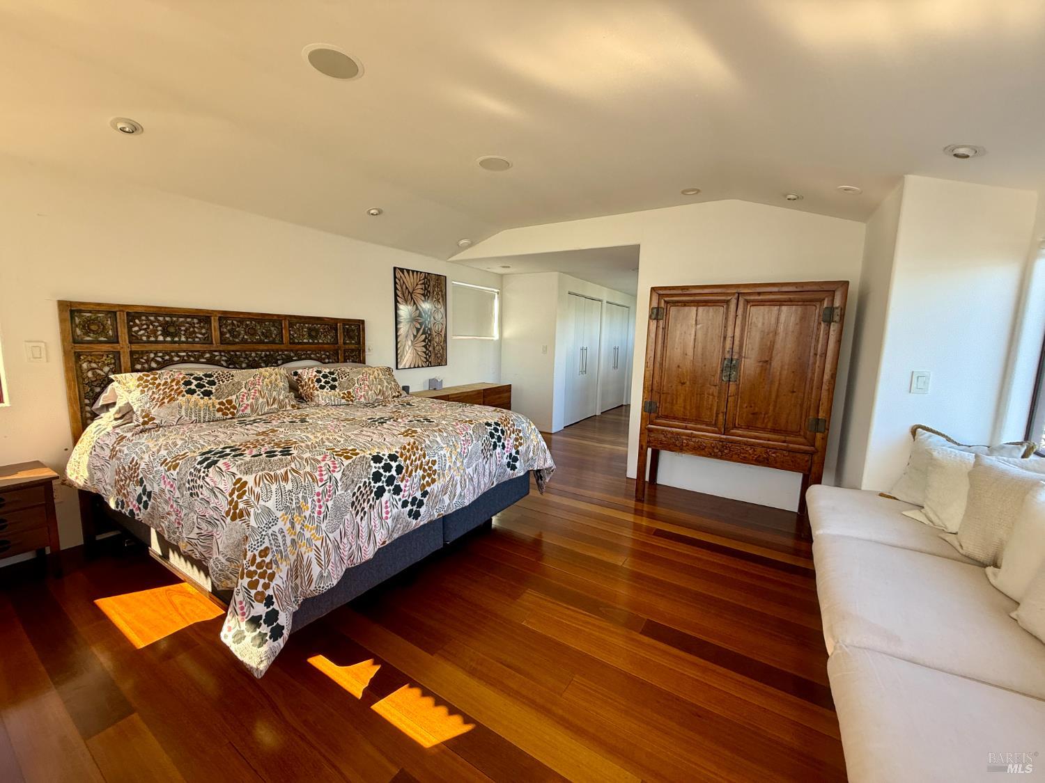 Detail Gallery Image 16 of 31 For 4 Sandy Beach Rd, Vallejo,  CA 94590 - 3 Beds | 3 Baths