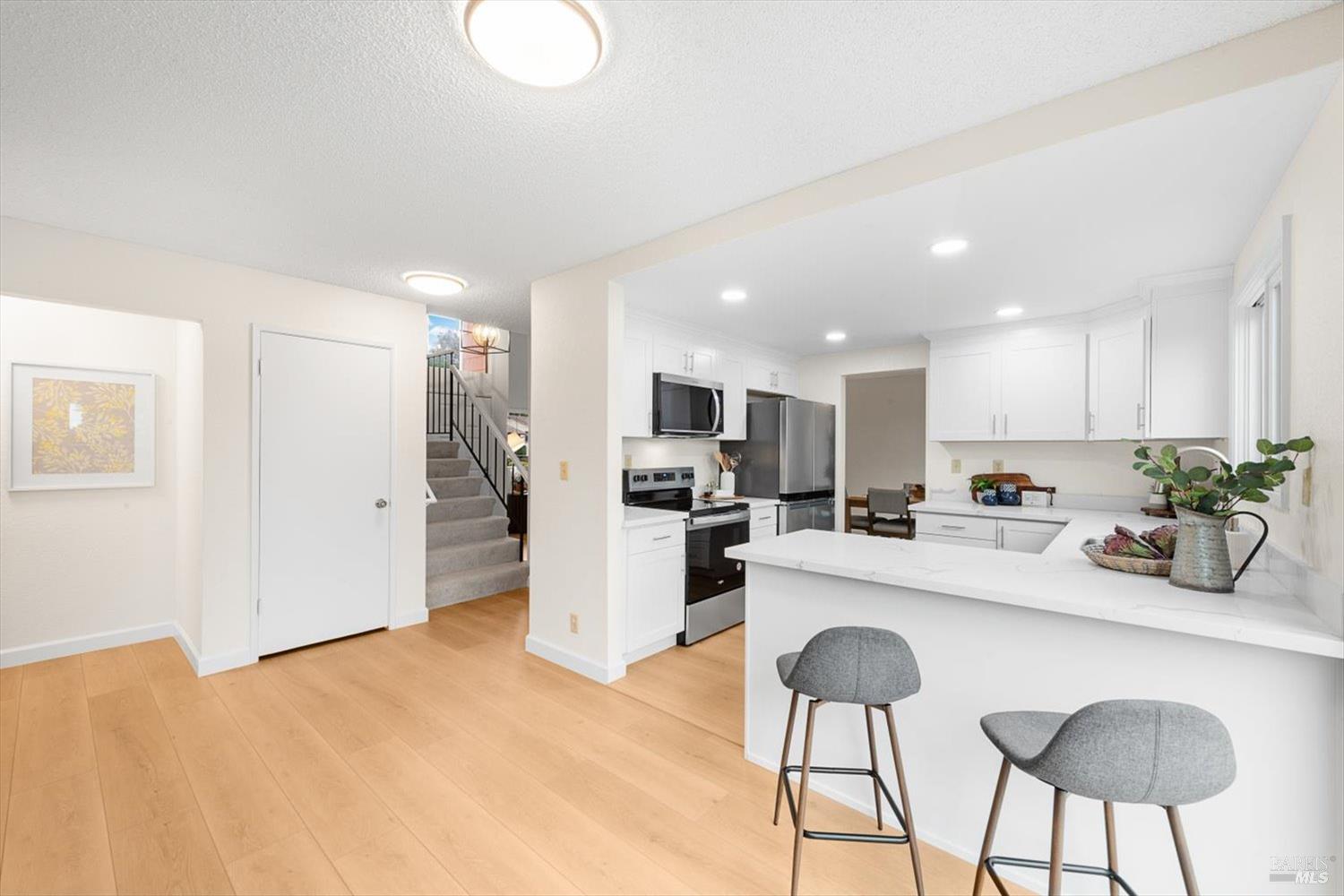 Detail Gallery Image 16 of 51 For 225 Riverview Dr, Vallejo,  CA 94589 - 4 Beds | 2/1 Baths