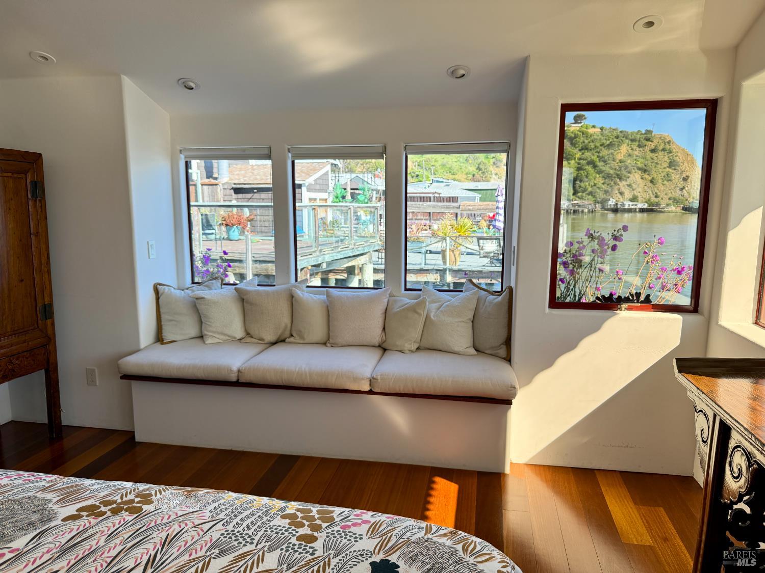 Detail Gallery Image 17 of 31 For 4 Sandy Beach Rd, Vallejo,  CA 94590 - 3 Beds | 3 Baths