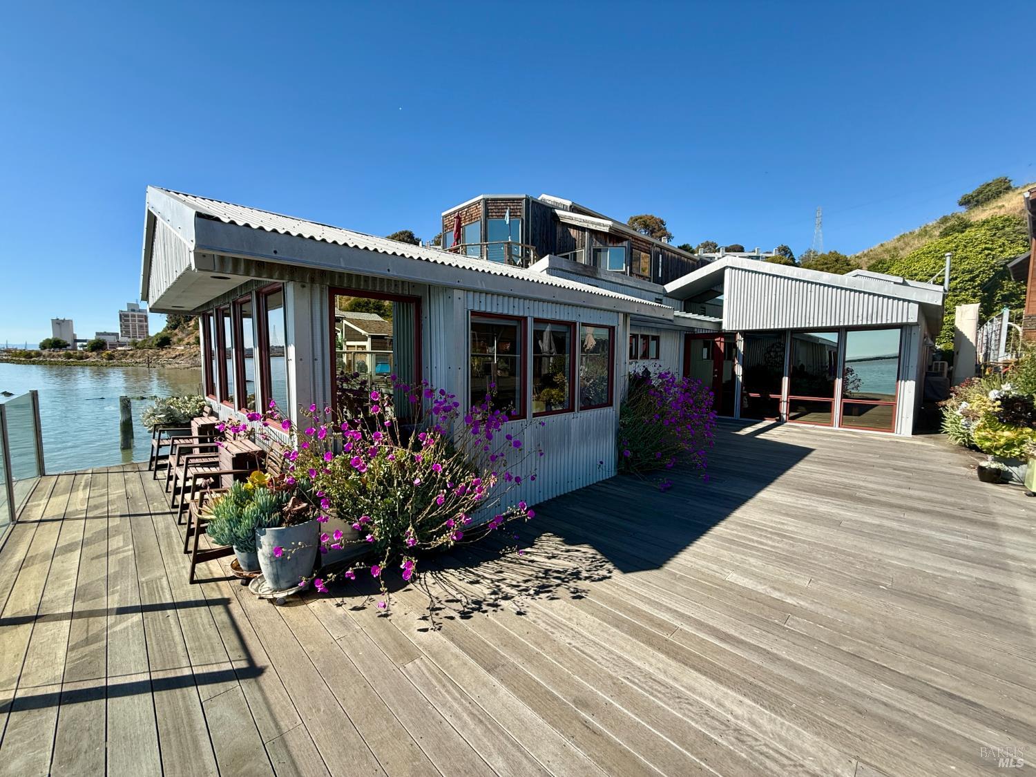 Detail Gallery Image 26 of 31 For 4 Sandy Beach Rd, Vallejo,  CA 94590 - 3 Beds | 3 Baths