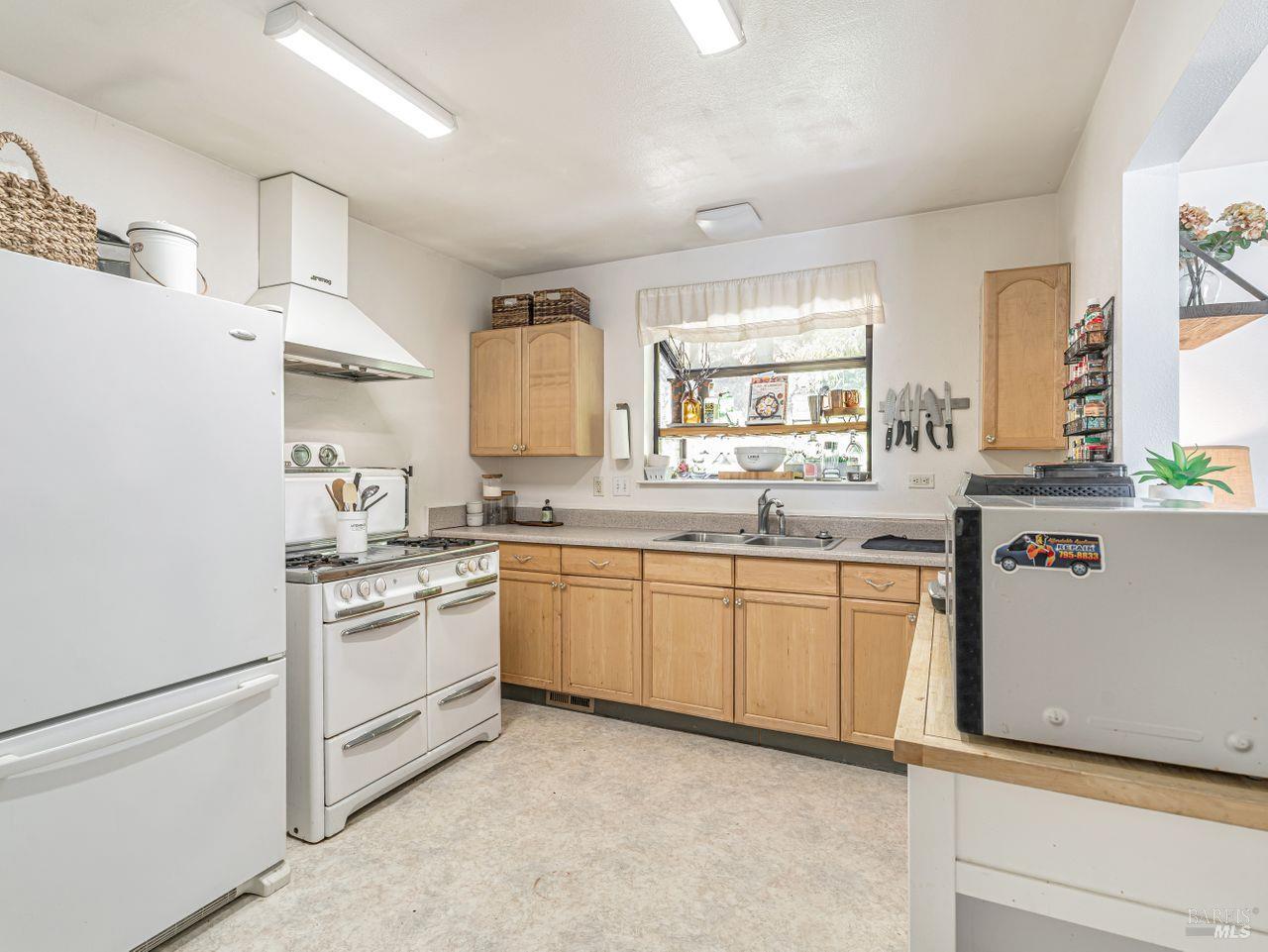 Detail Gallery Image 7 of 33 For 2375 Los Olivos Rd, Santa Rosa,  CA 95404 - 2 Beds | 1 Baths