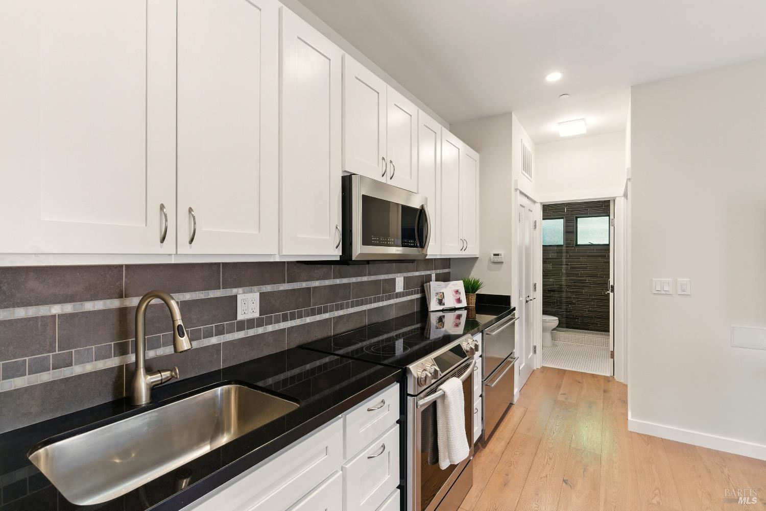 Detail Gallery Image 70 of 97 For 119 Marguerite Ave, Mill Valley,  CA 94941 - 6 Beds | 4/1 Baths