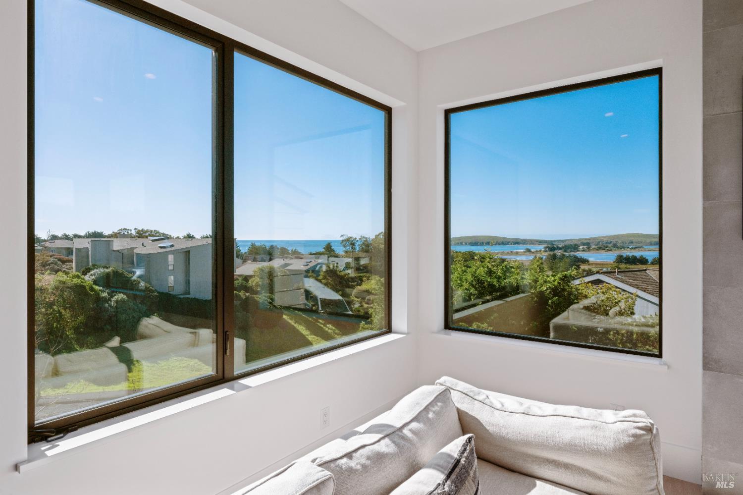 Detail Gallery Image 6 of 46 For 176 Cypress Loop, Bodega Bay,  CA 94923 - 4 Beds | 4/1 Baths