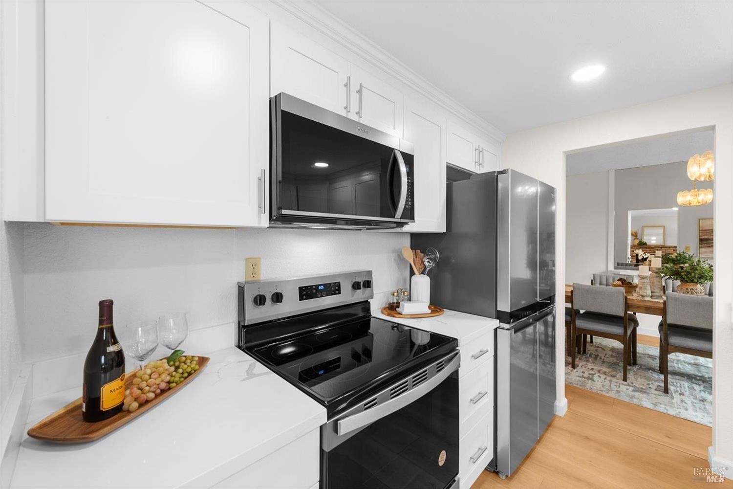 Detail Gallery Image 12 of 51 For 225 Riverview Dr, Vallejo,  CA 94589 - 4 Beds | 2/1 Baths