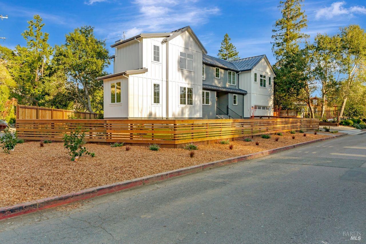 Detail Gallery Image 6 of 64 For 22 Cedar Ave, Kentfield,  CA 94904 - 5 Beds | 5 Baths