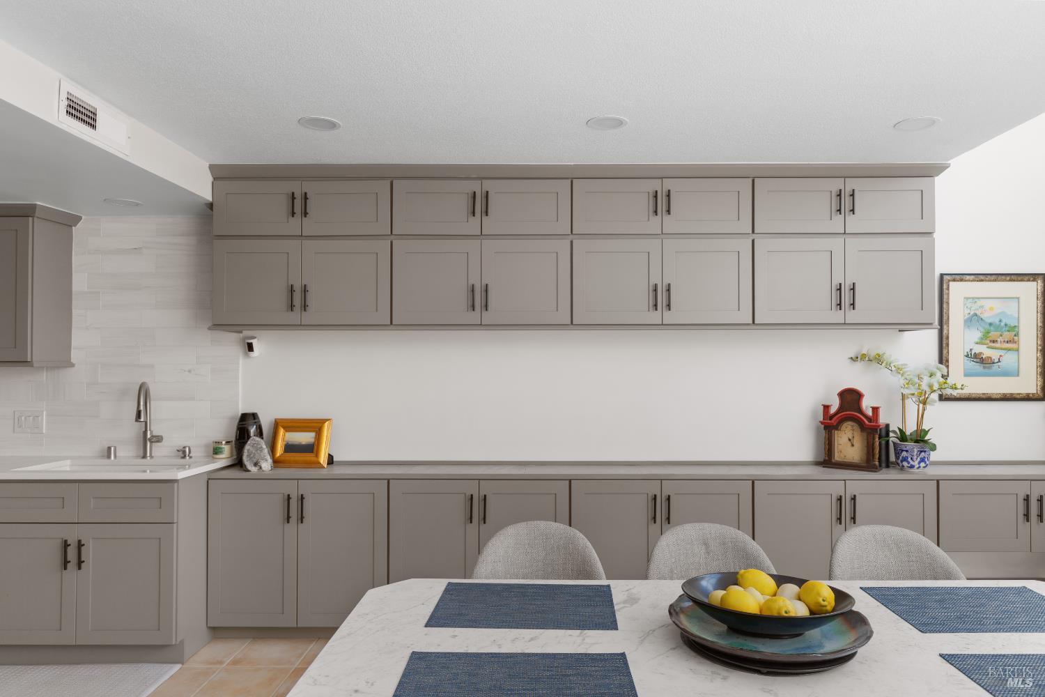 Detail Gallery Image 7 of 53 For 553 Kings Rd, Alameda,  CA 94501 - 2 Beds | 2/1 Baths