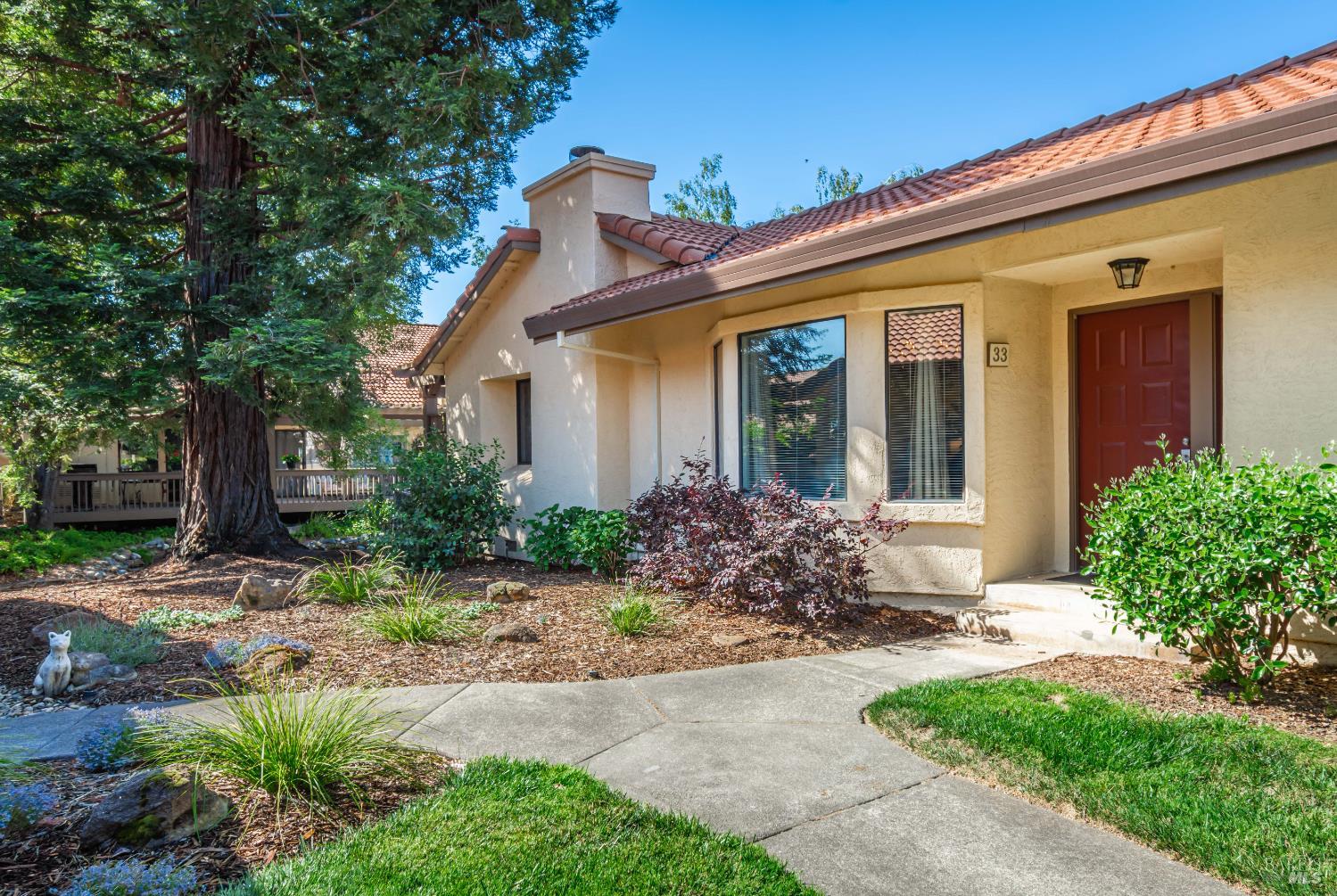 Detail Gallery Image 7 of 39 For 33 Fountain Grove Cir, Napa,  CA 94558 - 2 Beds | 2 Baths
