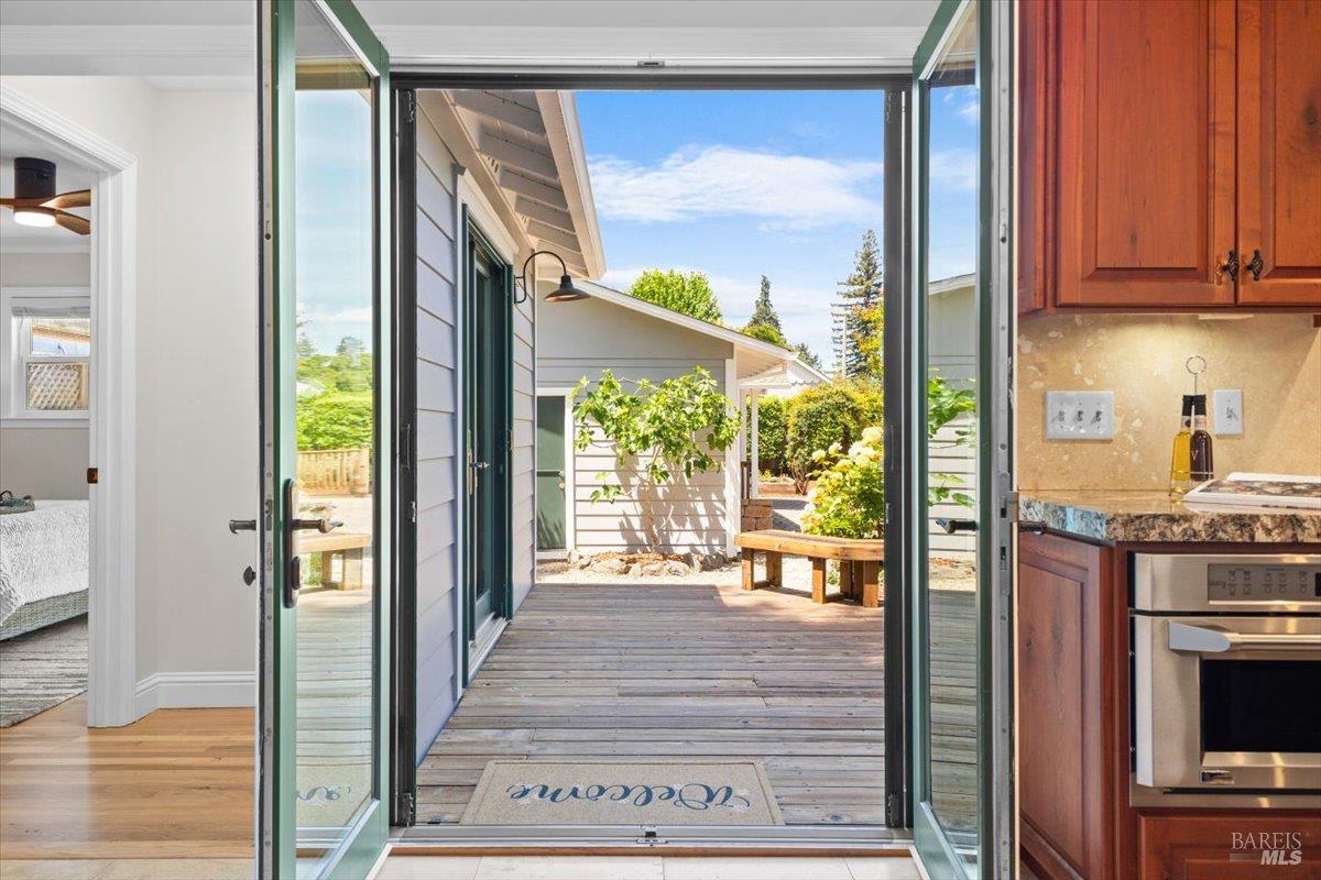Detail Gallery Image 16 of 67 For 107 1st St, Healdsburg,  CA 95448 - 3 Beds | 3 Baths