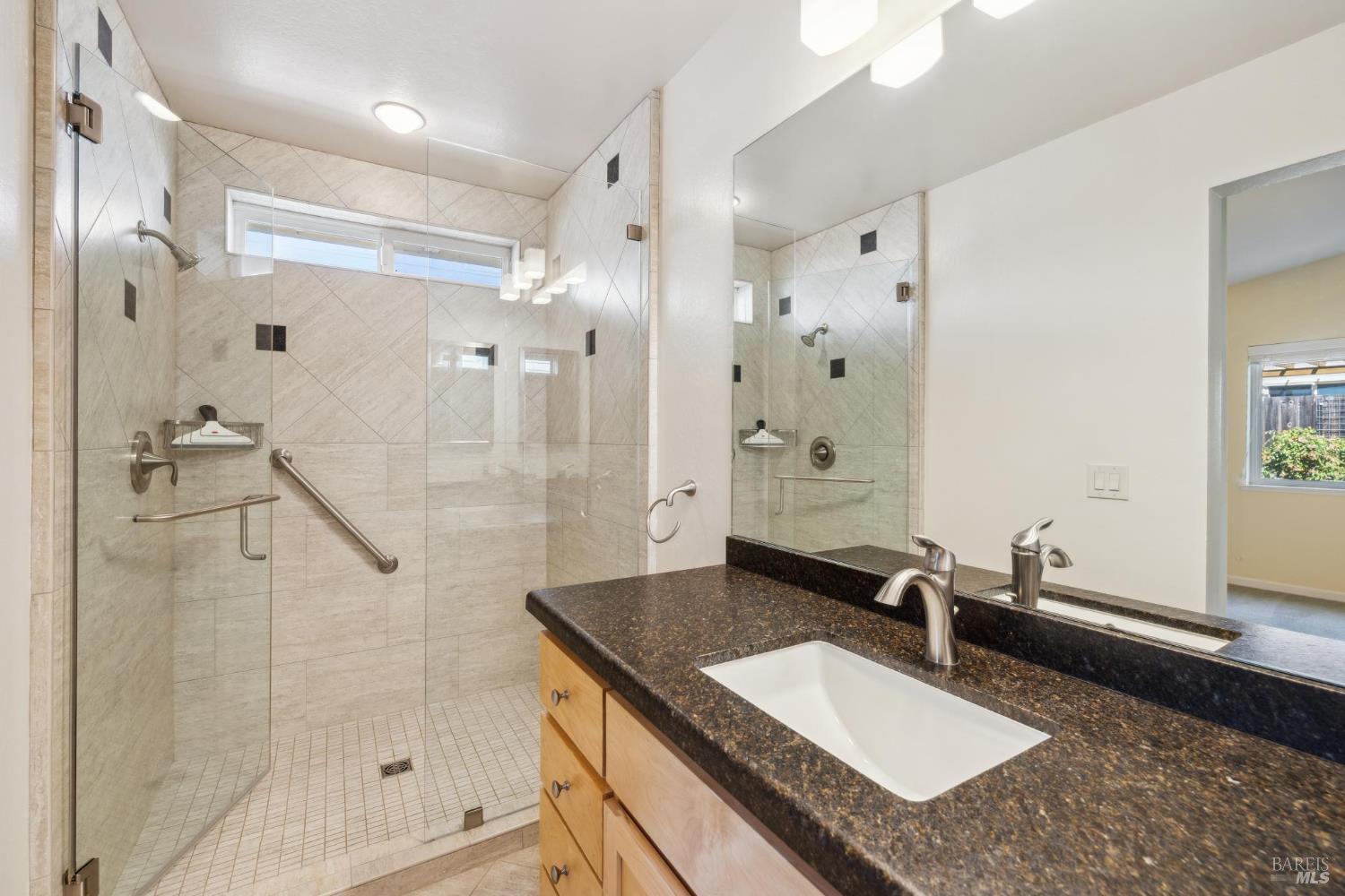 Detail Gallery Image 17 of 35 For 1506 Cerro Sonoma Cir, Petaluma,  CA 94954 - 3 Beds | 2 Baths