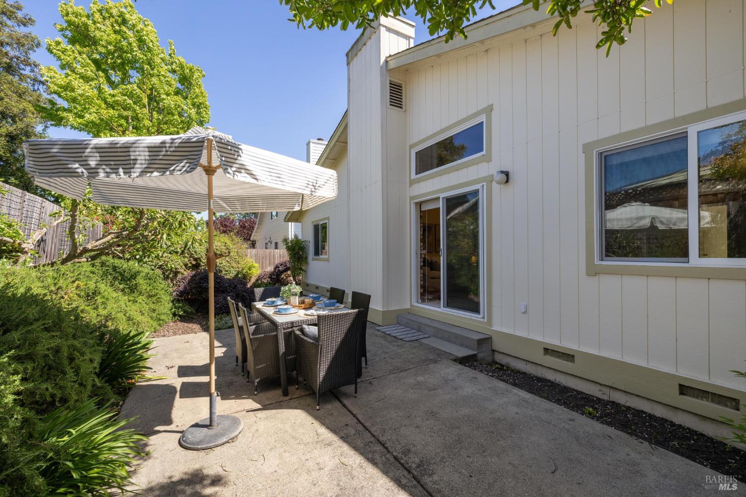 Detail Gallery Image 28 of 35 For 1506 Cerro Sonoma Cir, Petaluma,  CA 94954 - 3 Beds | 2 Baths