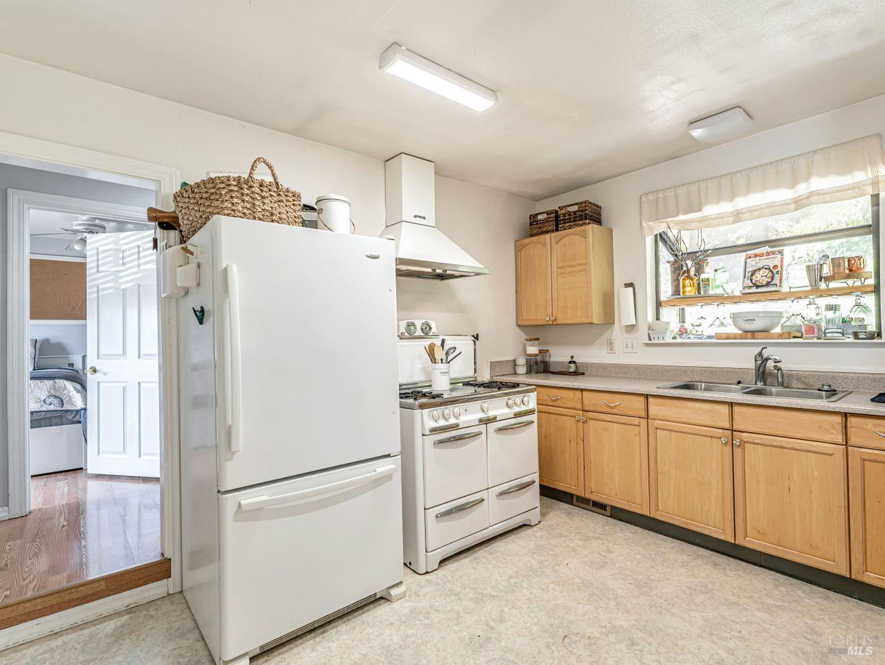 Detail Gallery Image 11 of 33 For 2375 Los Olivos Rd, Santa Rosa,  CA 95404 - 2 Beds | 1 Baths