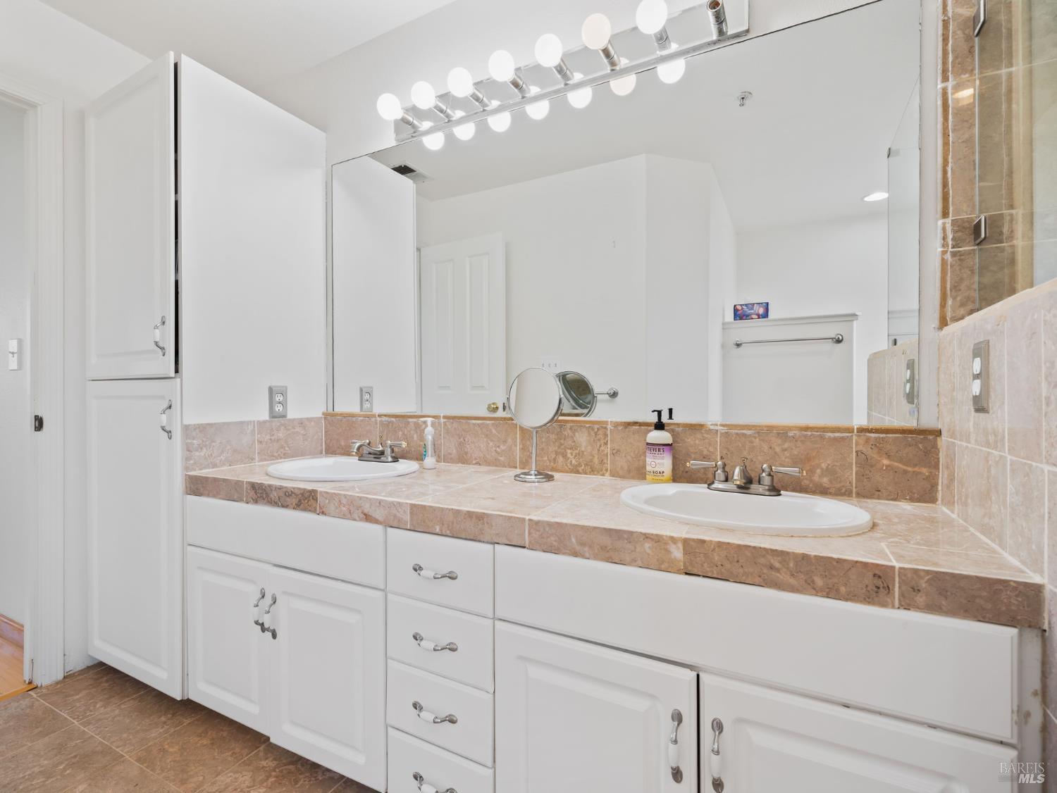 Detail Gallery Image 40 of 60 For 109 Paradise Dr, Napa,  CA 94558 - 4 Beds | 2/1 Baths