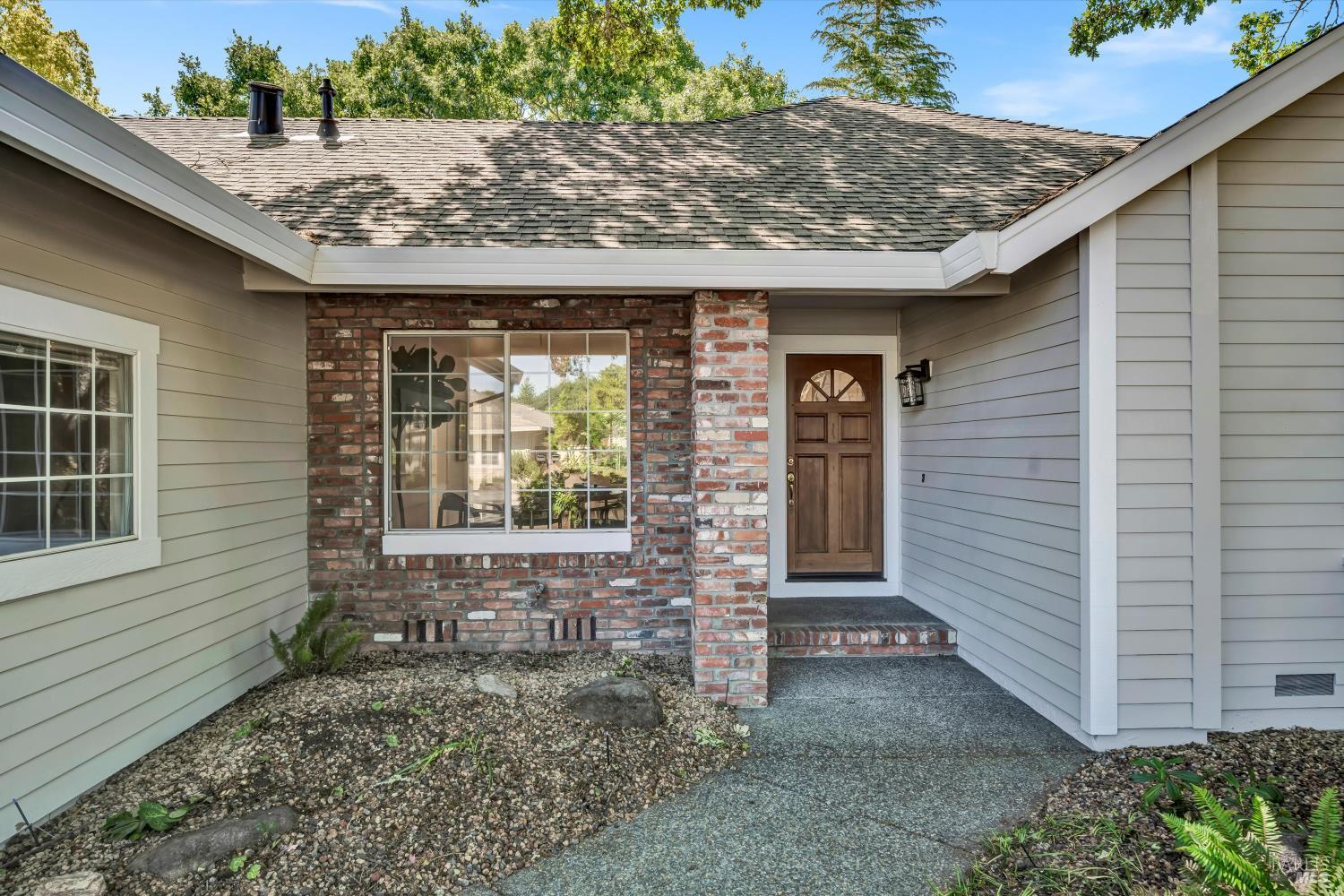 Detail Gallery Image 3 of 31 For 430 Woodley Pl, Santa Rosa,  CA 95409 - 2 Beds | 2 Baths