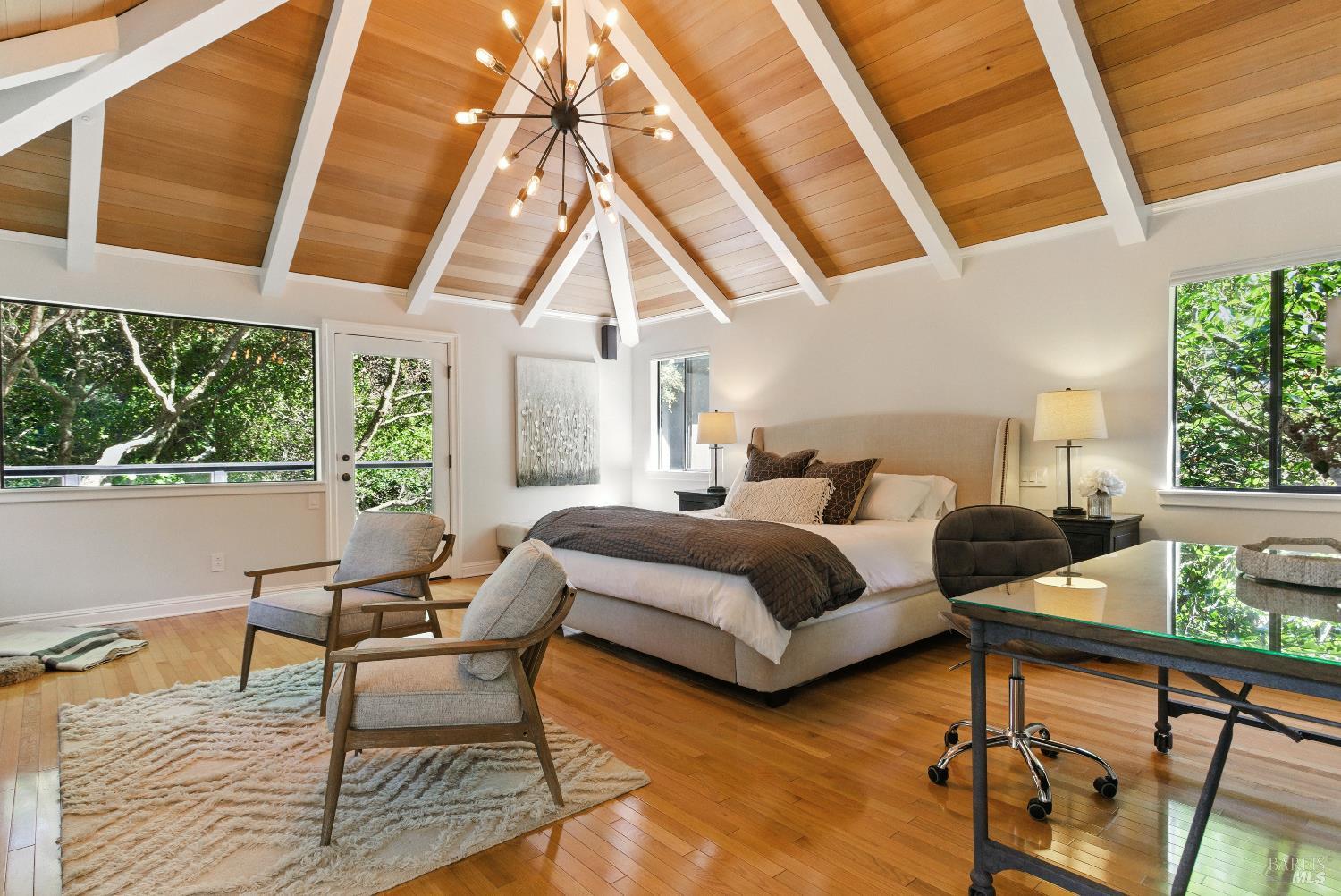 Detail Gallery Image 34 of 97 For 119 Marguerite Ave, Mill Valley,  CA 94941 - 6 Beds | 4/1 Baths