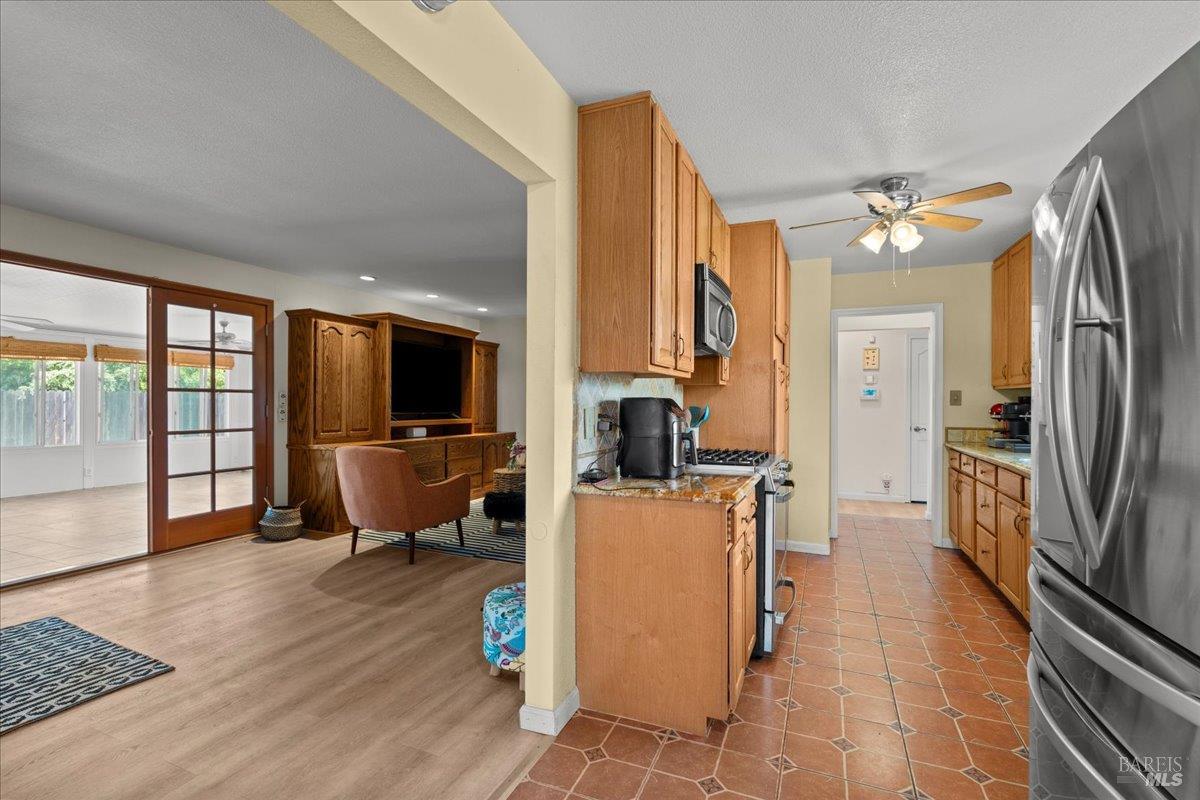 Detail Gallery Image 9 of 31 For 112 Aragon Ct, Vallejo,  CA 94591 - 3 Beds | 2 Baths