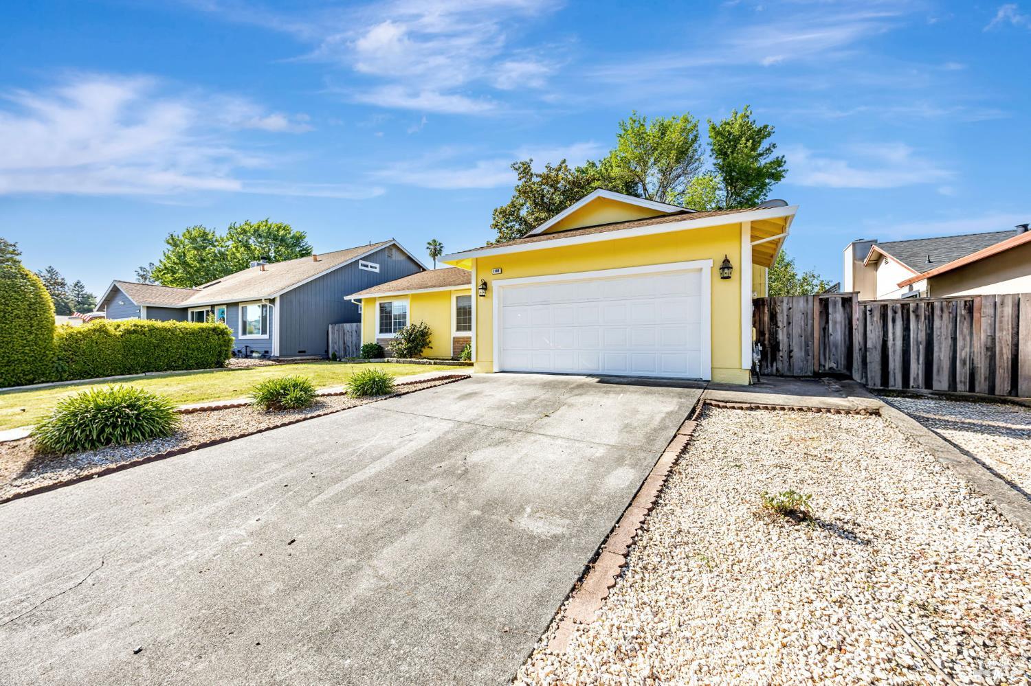 Detail Gallery Image 2 of 17 For 1181 Eleanor Ave, Rohnert Park,  CA 94928 - 3 Beds | 2 Baths