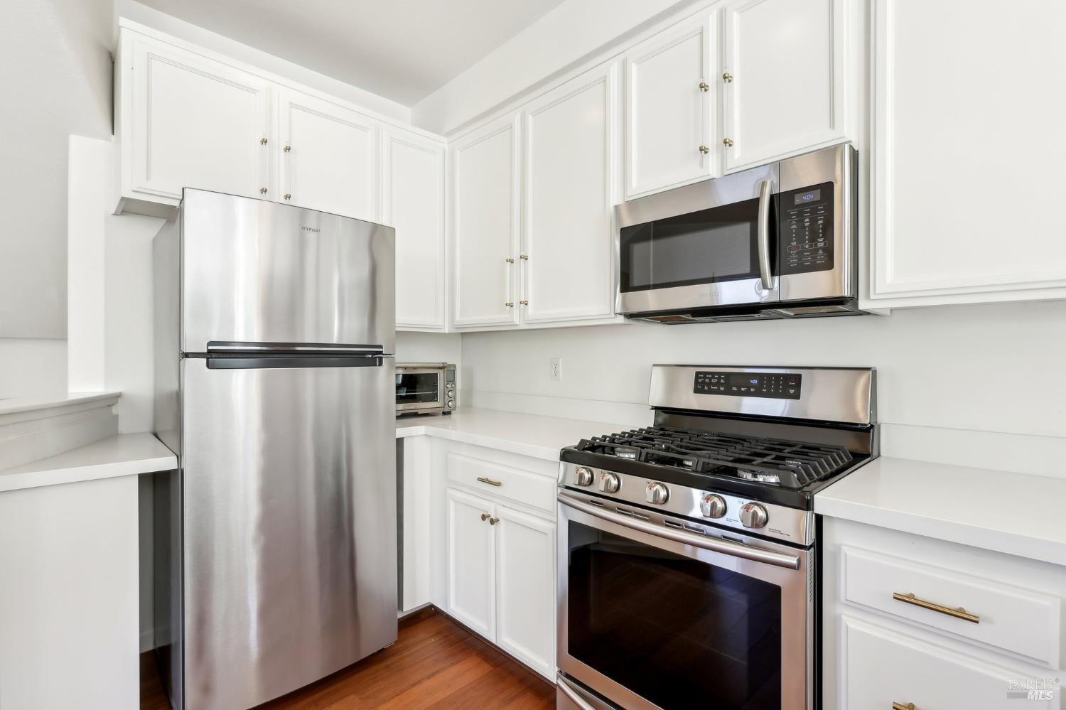 Detail Gallery Image 6 of 28 For 9 Gable Ct, San Rafael,  CA 94903 - 3 Beds | 2 Baths