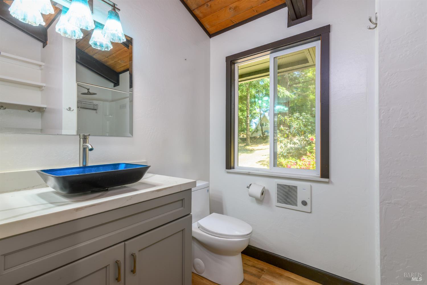 Detail Gallery Image 15 of 39 For 45270 Ocean View Ln, Gualala,  CA 95445 - 2 Beds | 1 Baths