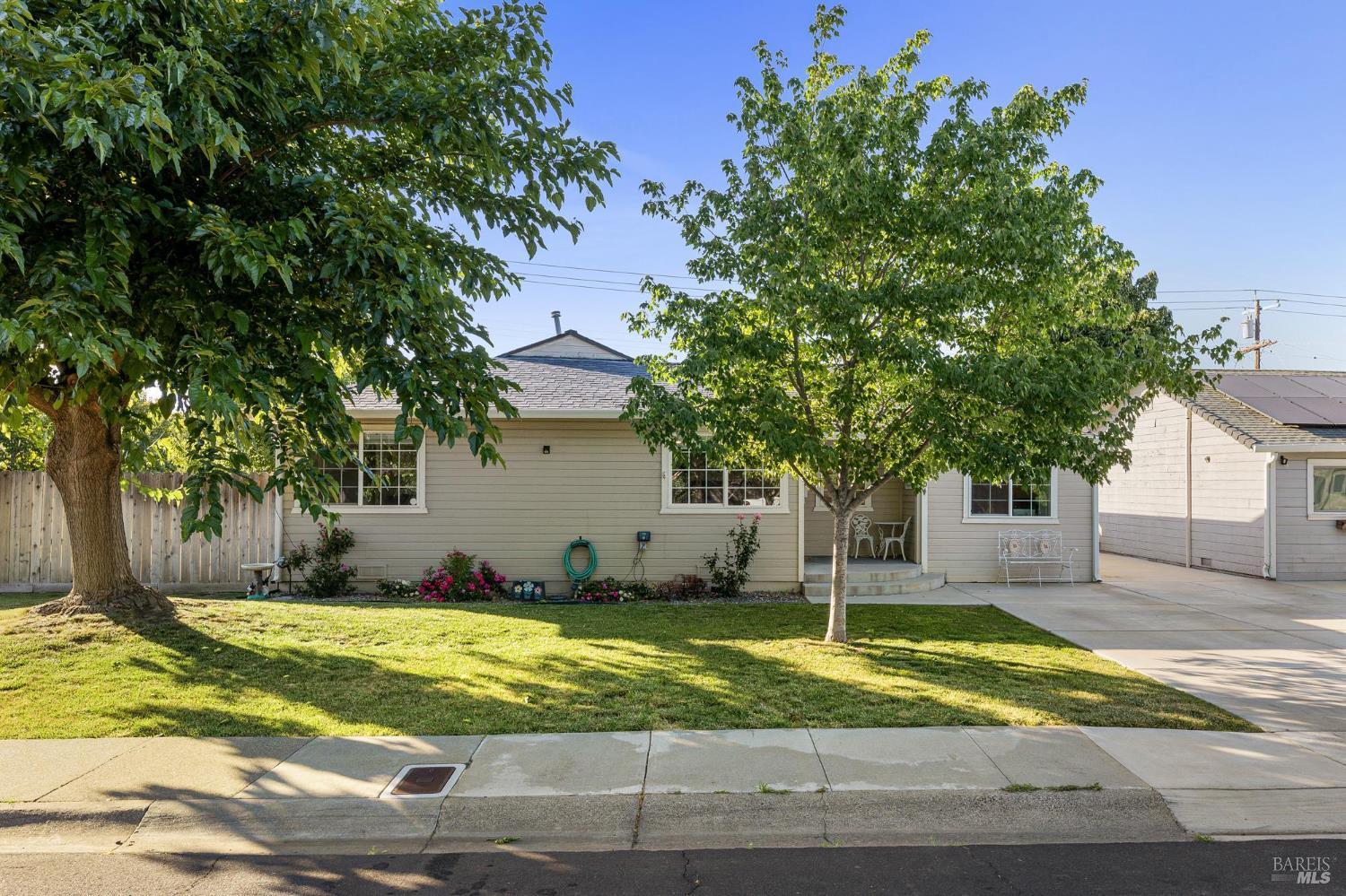 Detail Gallery Image 1 of 31 For 104 Birch St, Vacaville,  CA 95688 - 3 Beds | 1 Baths