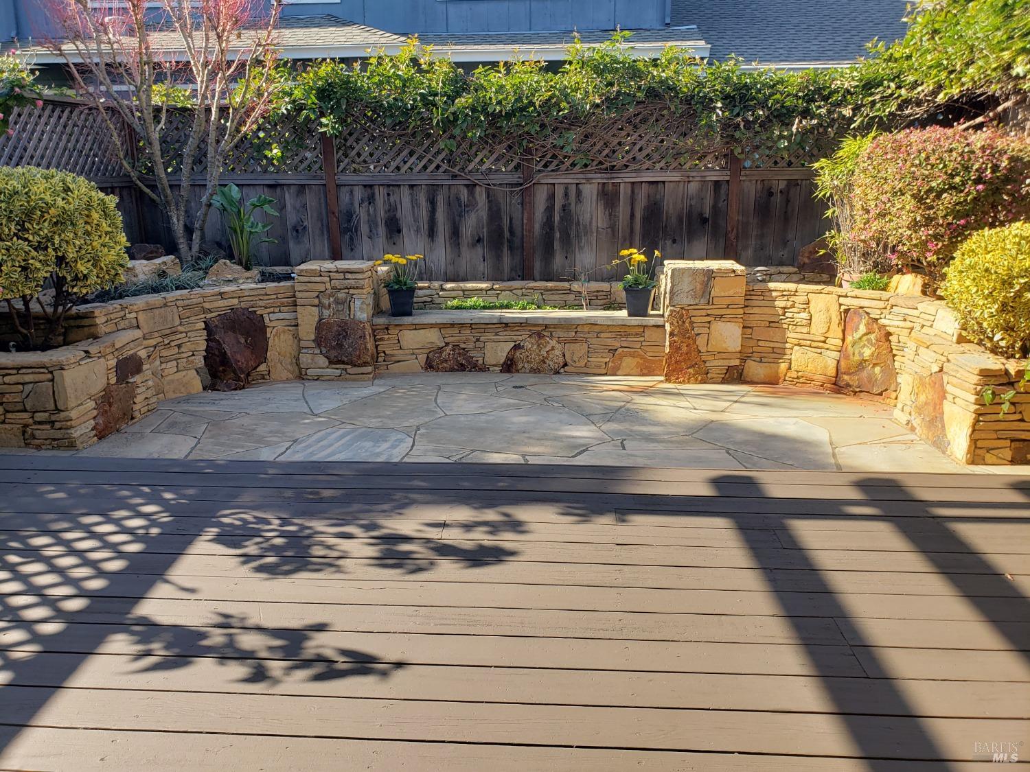 Detail Gallery Image 14 of 31 For 6 Narragansett Cv, San Rafael,  CA 94901 - 2 Beds | 3 Baths