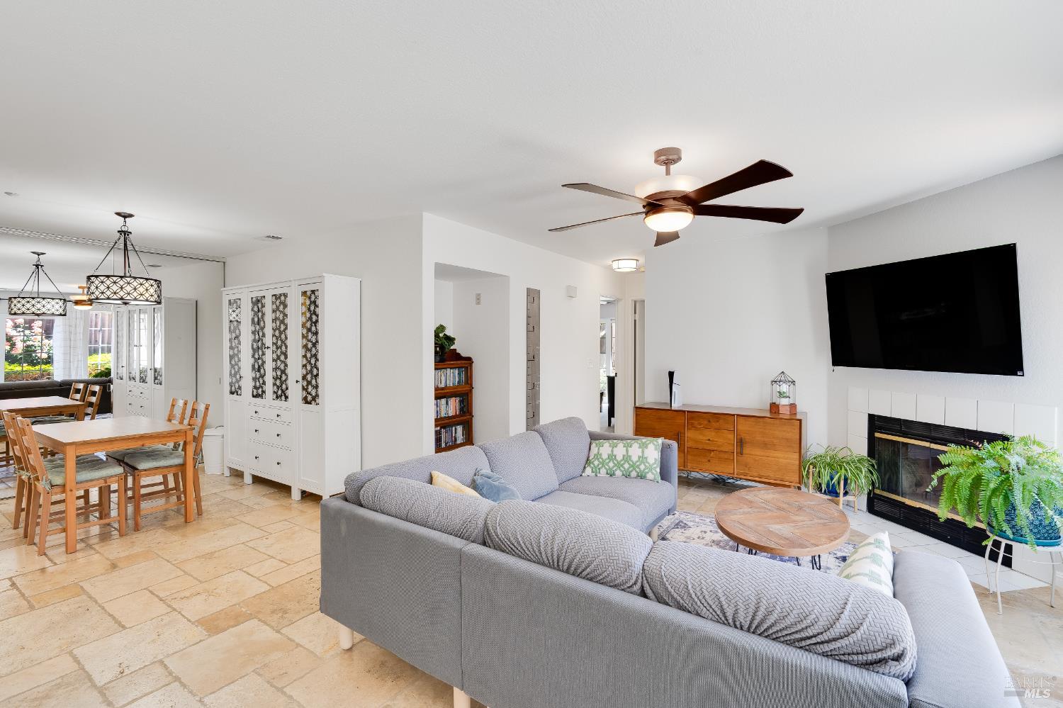Detail Gallery Image 14 of 38 For 364 Columbia Cir, Benicia,  CA 94510 - 2 Beds | 2 Baths