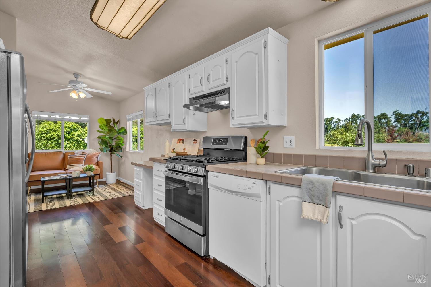 Detail Gallery Image 28 of 73 For 9700 Spring Valley Rd, Potter Valley,  CA 95469 - 3 Beds | 2 Baths