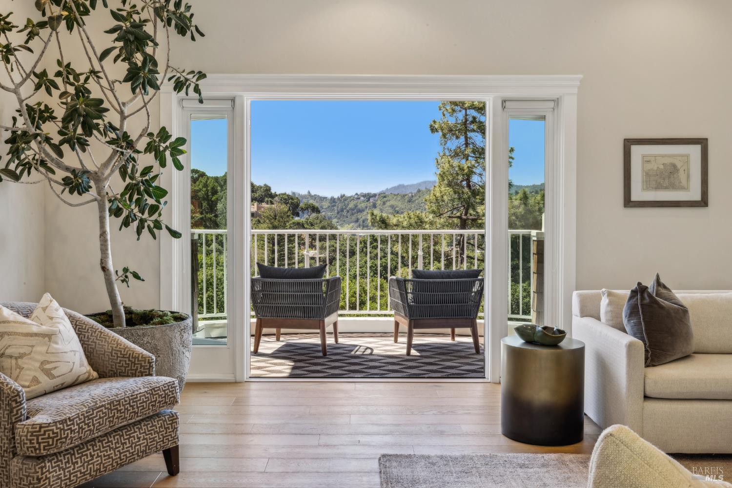 Detail Gallery Image 7 of 64 For 6 Live Oak Way, San Rafael,  CA 94901 - 4 Beds | 4/1 Baths