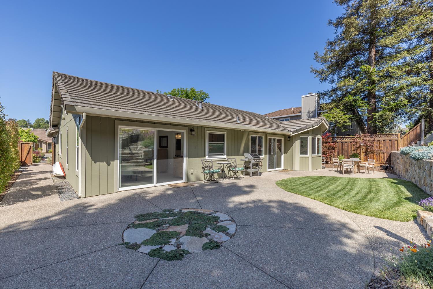 Detail Gallery Image 23 of 45 For 3336 Brittany Cir, Napa,  CA 94558 - 3 Beds | 2 Baths