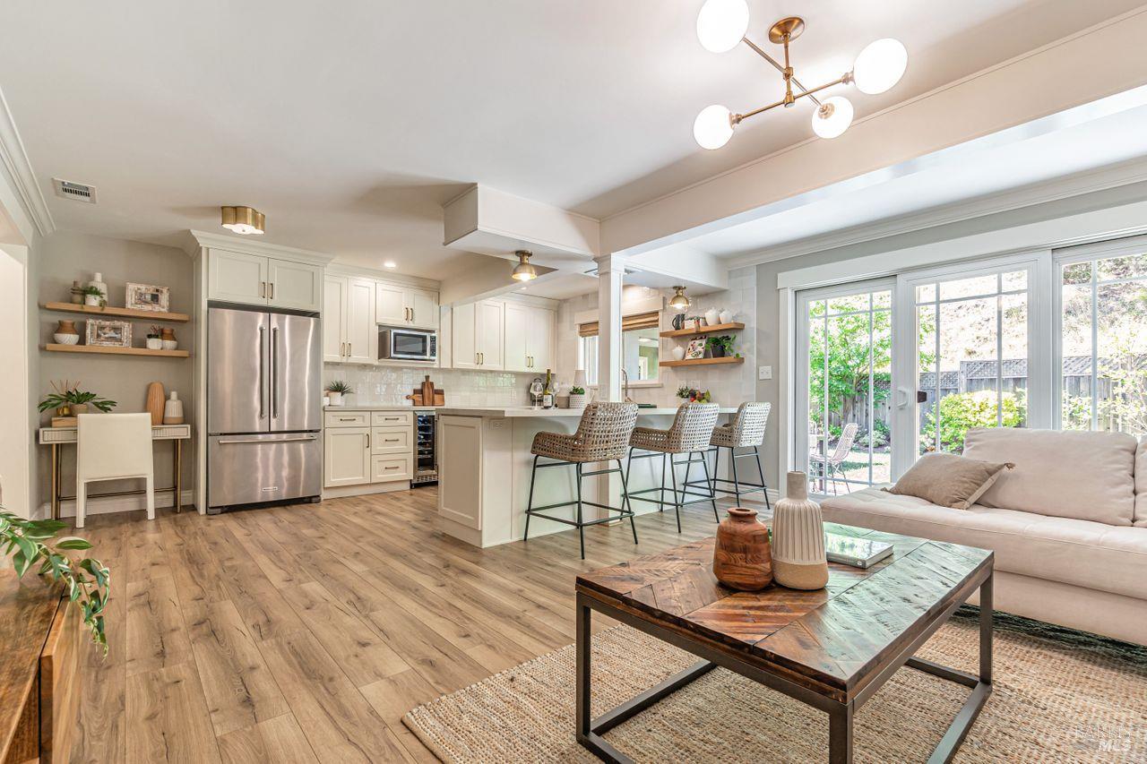 Detail Gallery Image 12 of 37 For 37 Angela Ave, San Anselmo,  CA 94960 - 4 Beds | 2/1 Baths