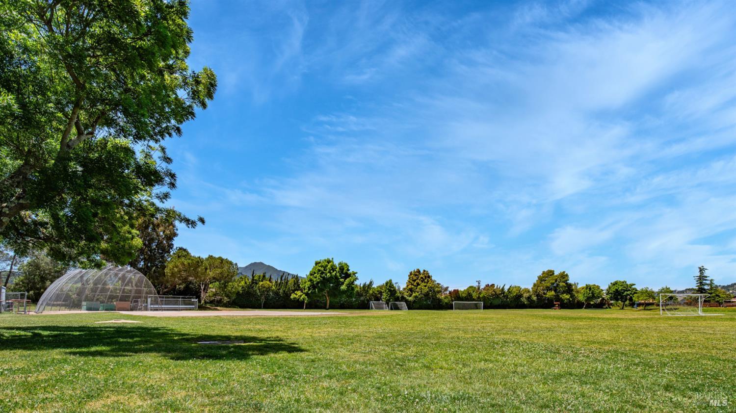 Detail Gallery Image 25 of 28 For 40 Staghound Psge, Corte Madera,  CA 94925 - 3 Beds | 2 Baths