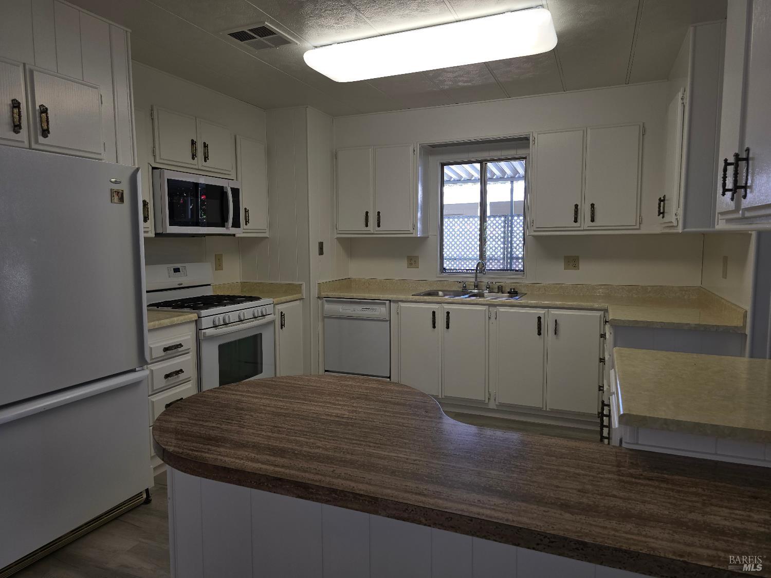 Detail Gallery Image 13 of 29 For 108 N Napa Dr, Petaluma,  CA 94954 - 2 Beds | 2 Baths
