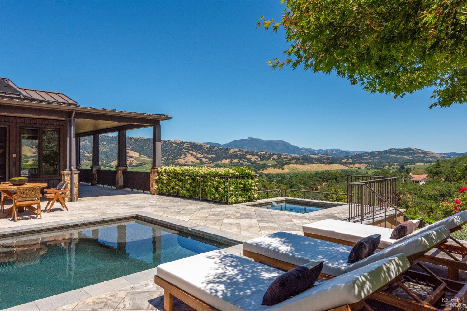 Detail Gallery Image 3 of 96 For 4030 Old Barn Rd, Healdsburg,  CA 95448 - 4 Beds | 5/1 Baths