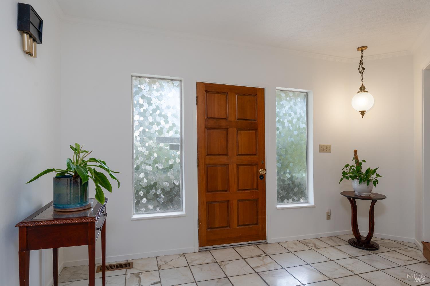 Detail Gallery Image 4 of 38 For 925 Knob Hill Rd, Ukiah,  CA 95482 - 3 Beds | 2 Baths
