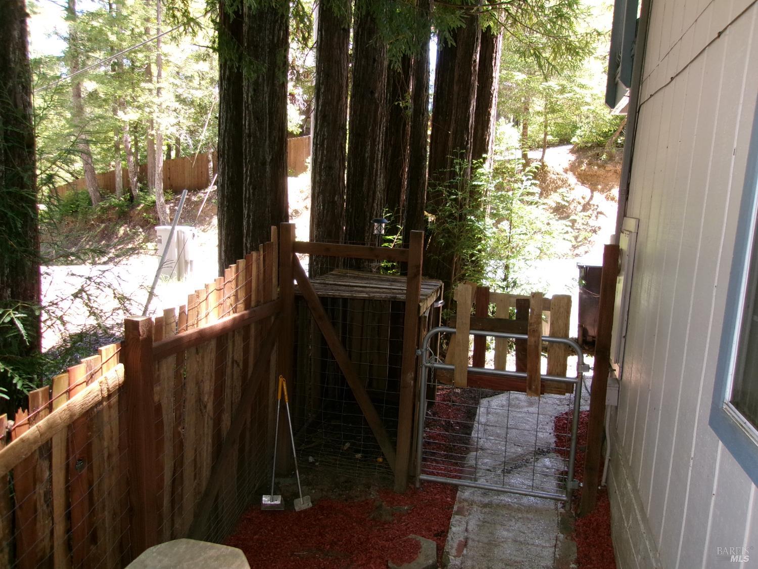 Detail Gallery Image 10 of 12 For 24580 Lilac Rd, Willits,  CA 95490 - 4 Beds | 2 Baths