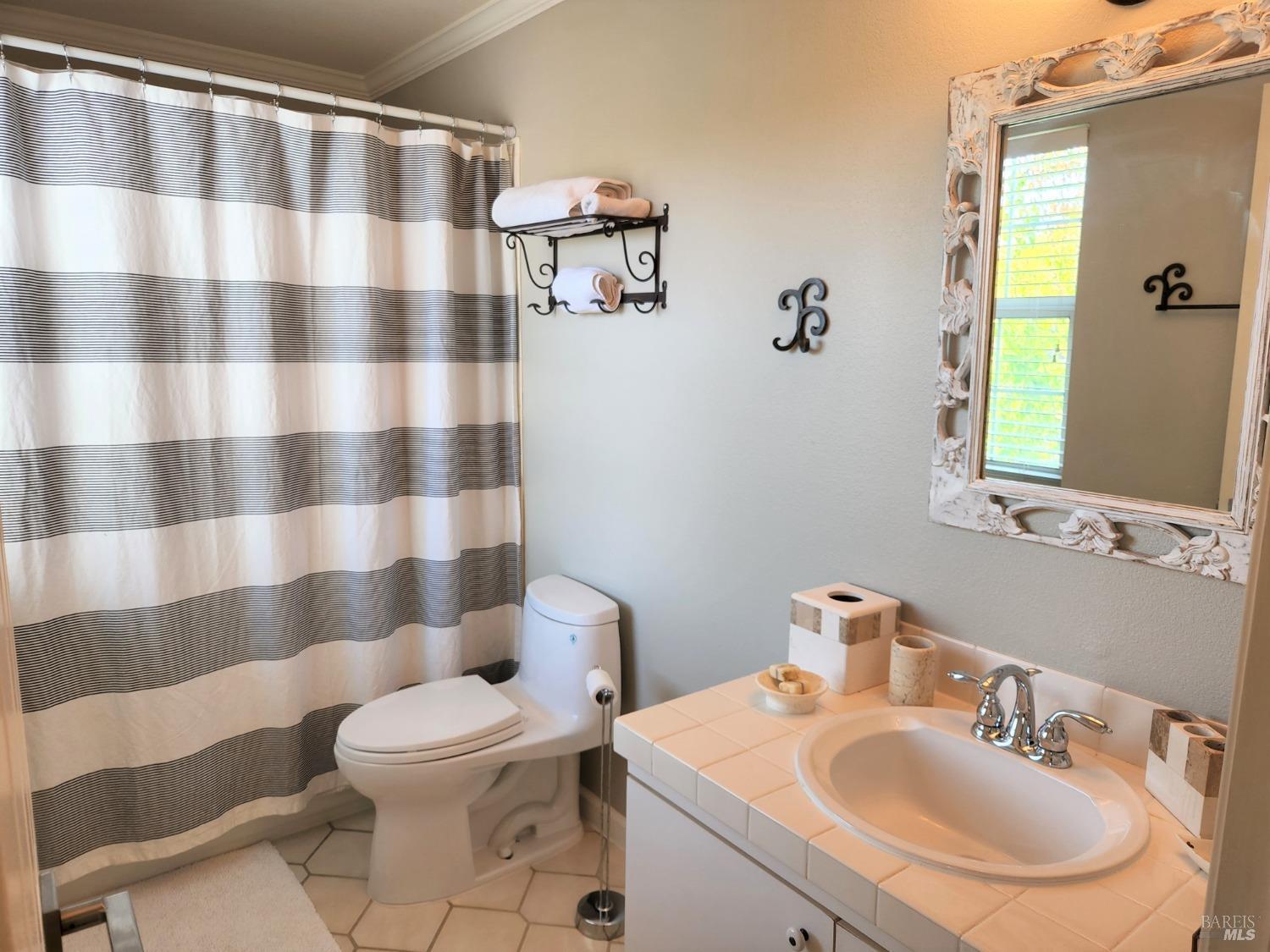 Detail Gallery Image 26 of 31 For 6 Narragansett Cv, San Rafael,  CA 94901 - 2 Beds | 3 Baths