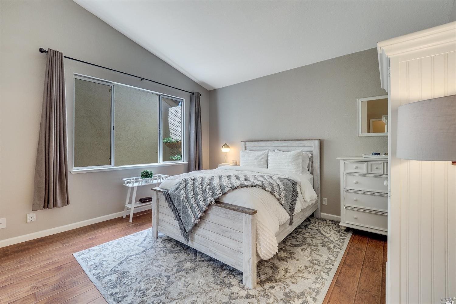 Detail Gallery Image 6 of 11 For 915 Tipperary Dr, Vacaville,  CA 95688 - 3 Beds | 2 Baths