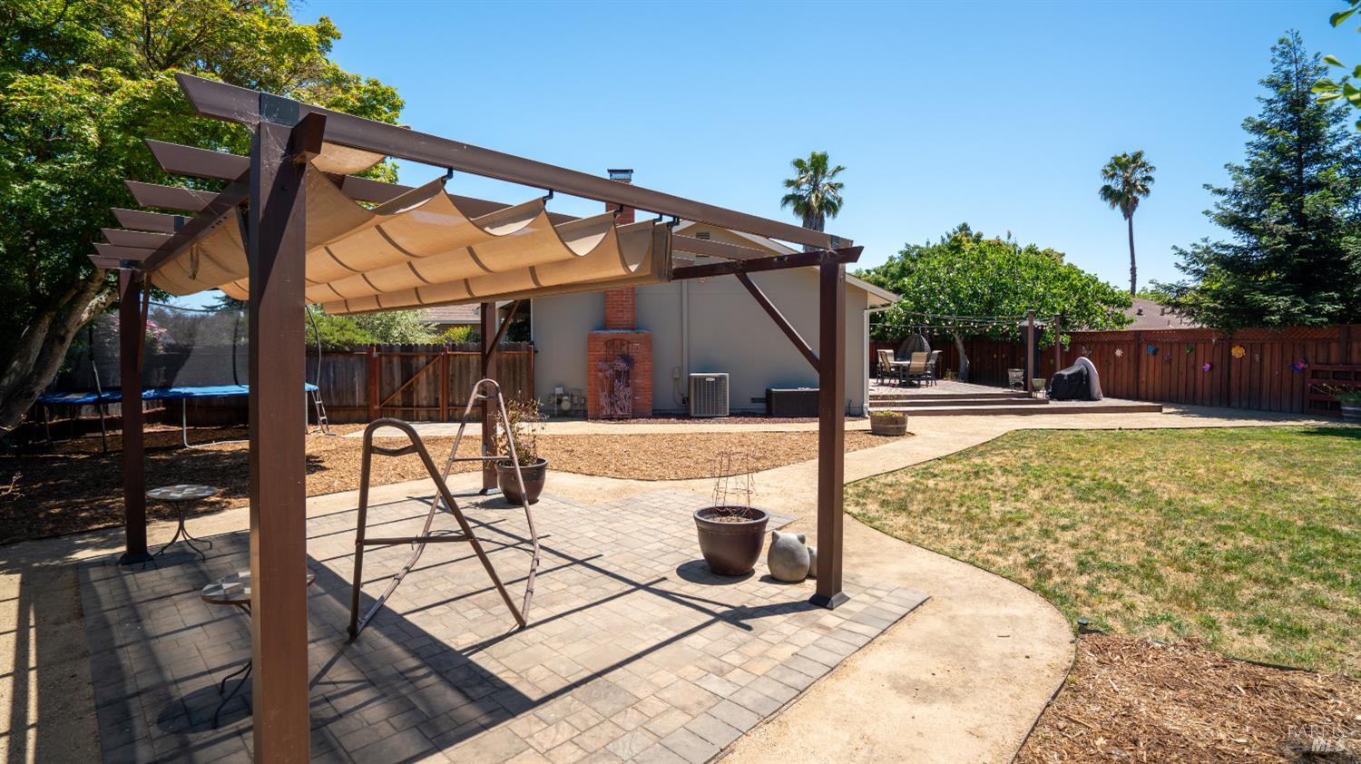 Detail Gallery Image 14 of 38 For 1523 Bruce Ct, Santa Rosa,  CA 95401 - 3 Beds | 2 Baths