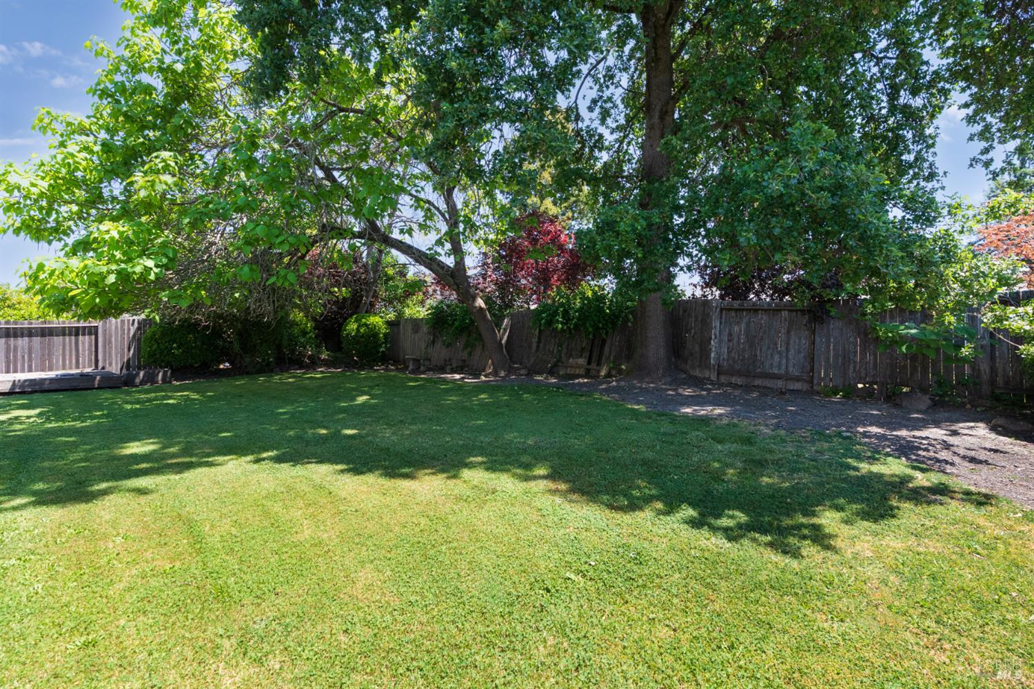 Detail Gallery Image 32 of 34 For 6048 Dawn Dr, Rohnert Park,  CA 94928 - 4 Beds | 3 Baths