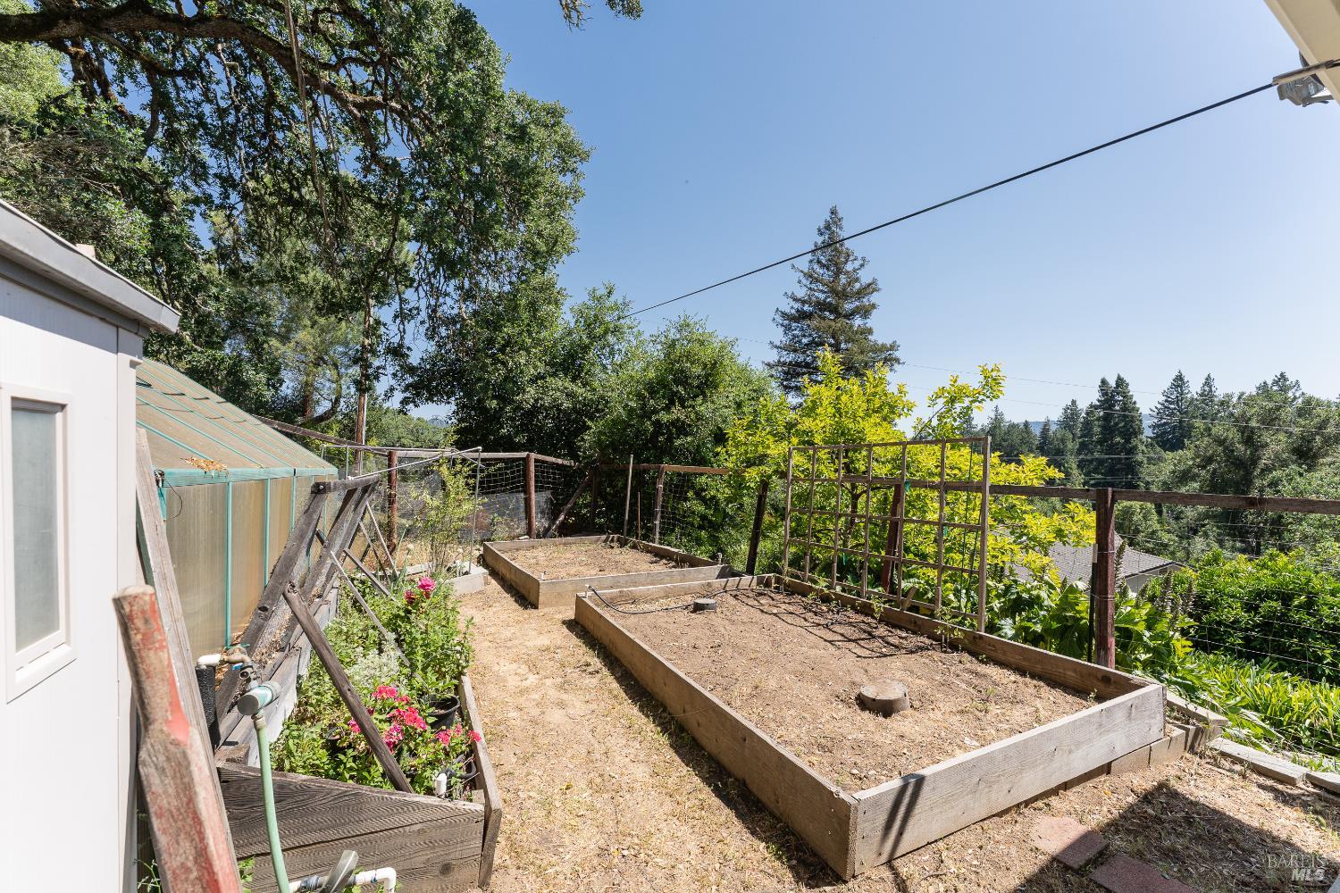 Detail Gallery Image 22 of 38 For 925 Knob Hill Rd, Ukiah,  CA 95482 - 3 Beds | 2 Baths