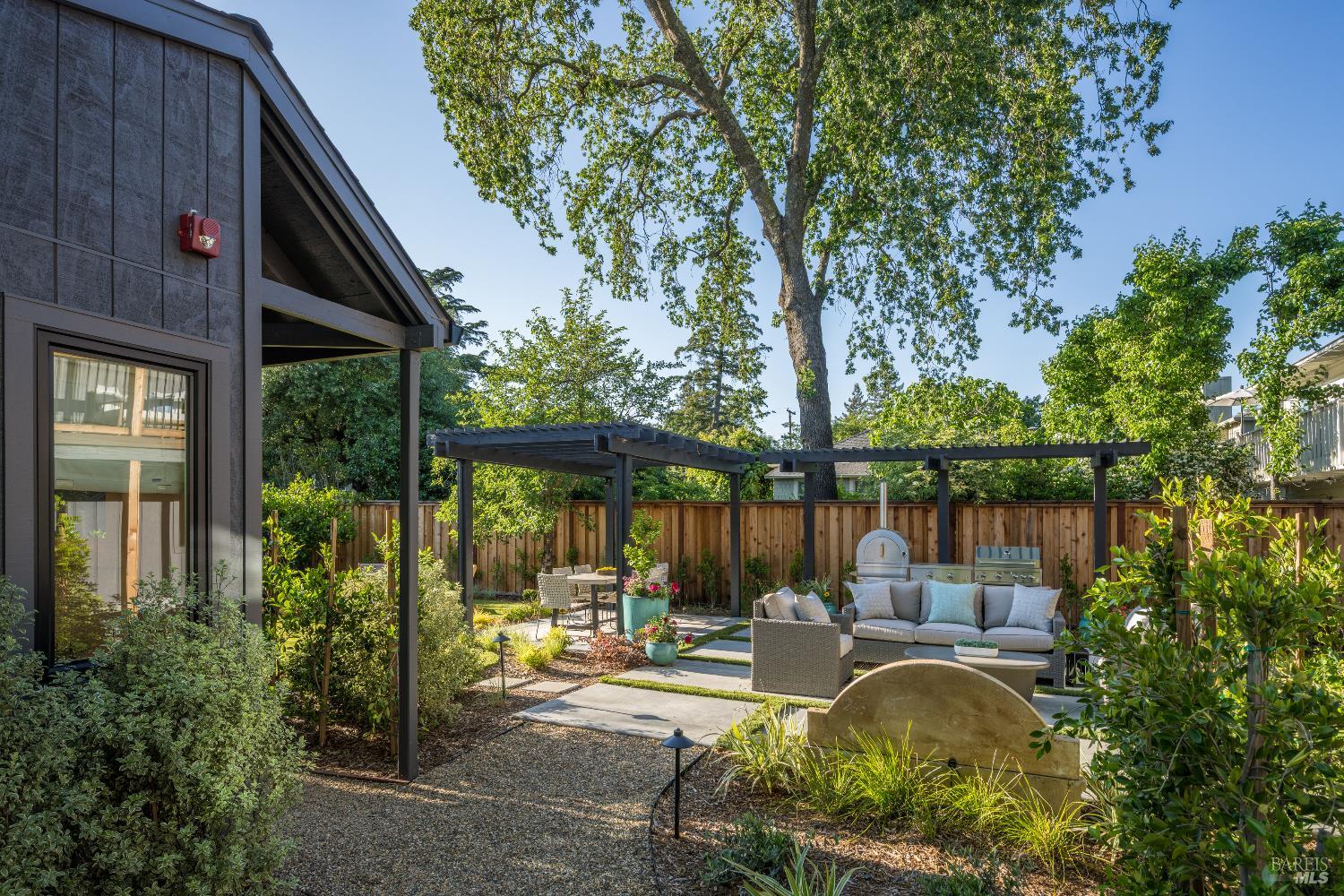 Detail Gallery Image 15 of 52 For 825 Austin Ave, Sonoma,  CA 95476 - 4 Beds | 3/1 Baths
