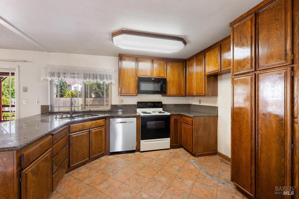 Detail Gallery Image 12 of 33 For 1417 Klamath Dr, Suisun City,  CA 94585 - 3 Beds | 2 Baths
