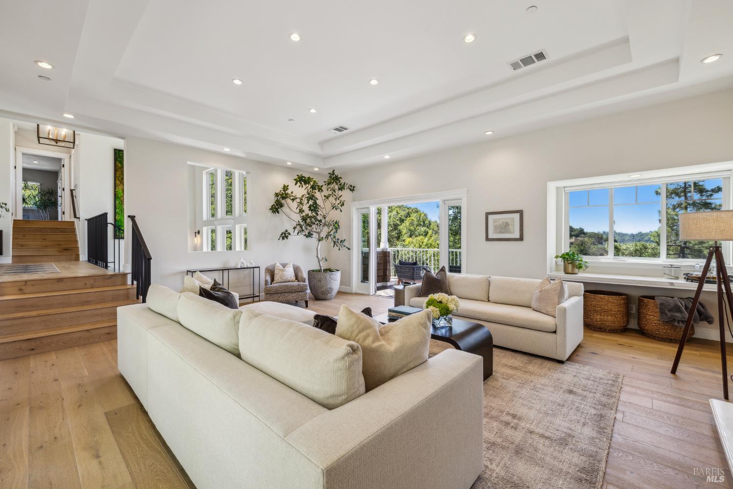 Detail Gallery Image 14 of 64 For 6 Live Oak Way, San Rafael,  CA 94901 - 4 Beds | 4/1 Baths